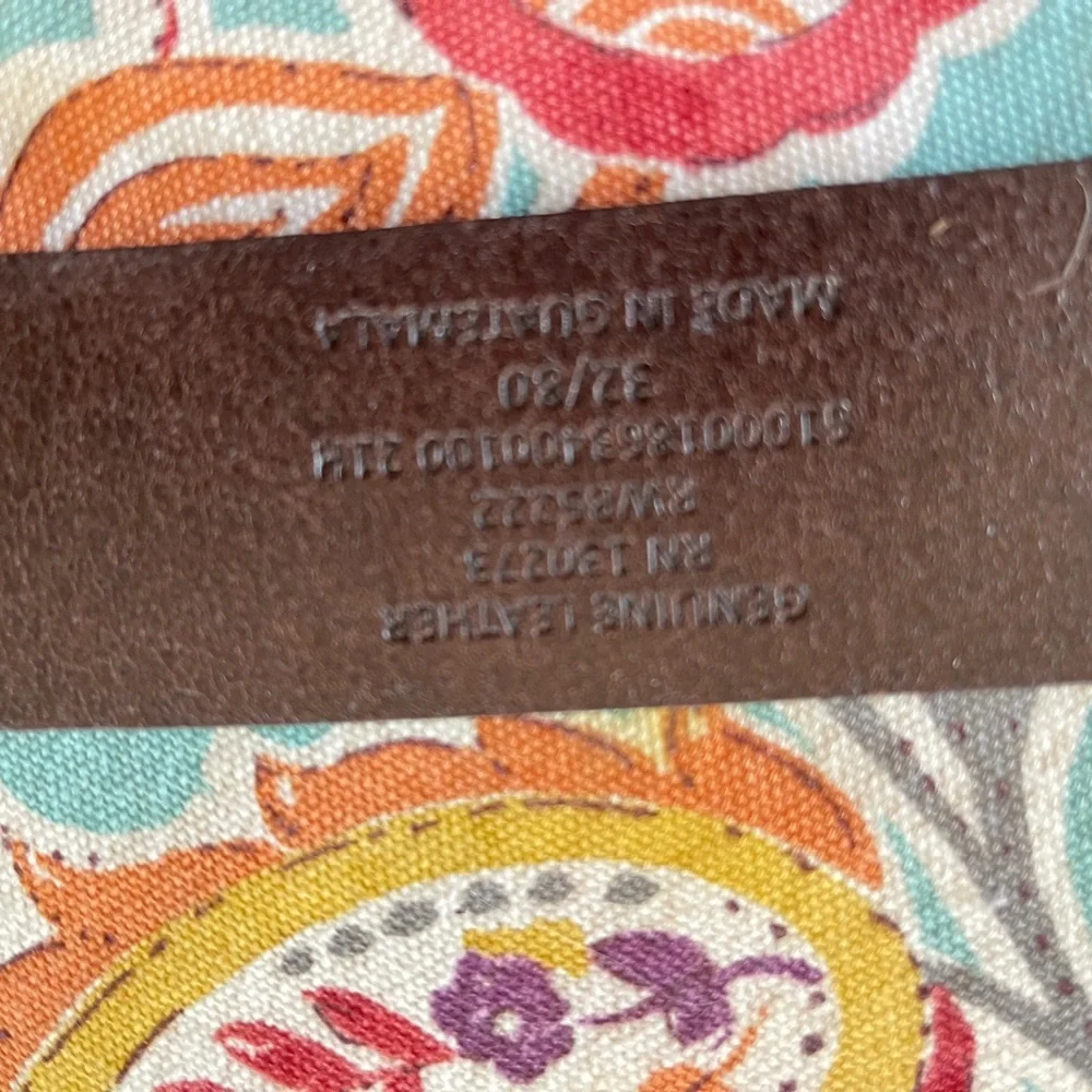Wrangler Men’s Brown Leather Belt with leather detail on buckle. 32
